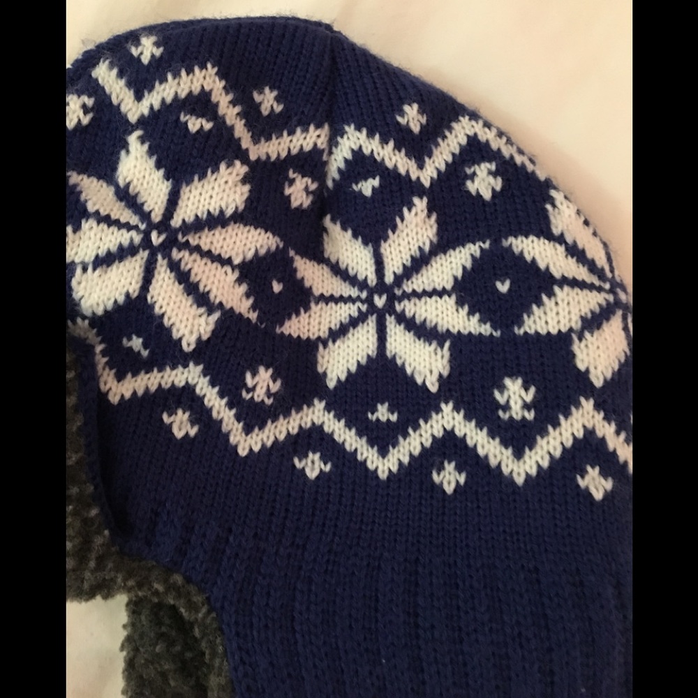 Knit hat.  NWOT.  Size 4-7 - Picture 2 of 4